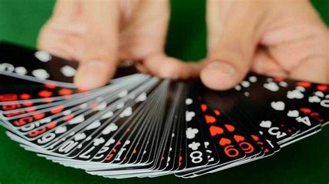 How to play Pusoy Dos and win: scoring, passing and history.
